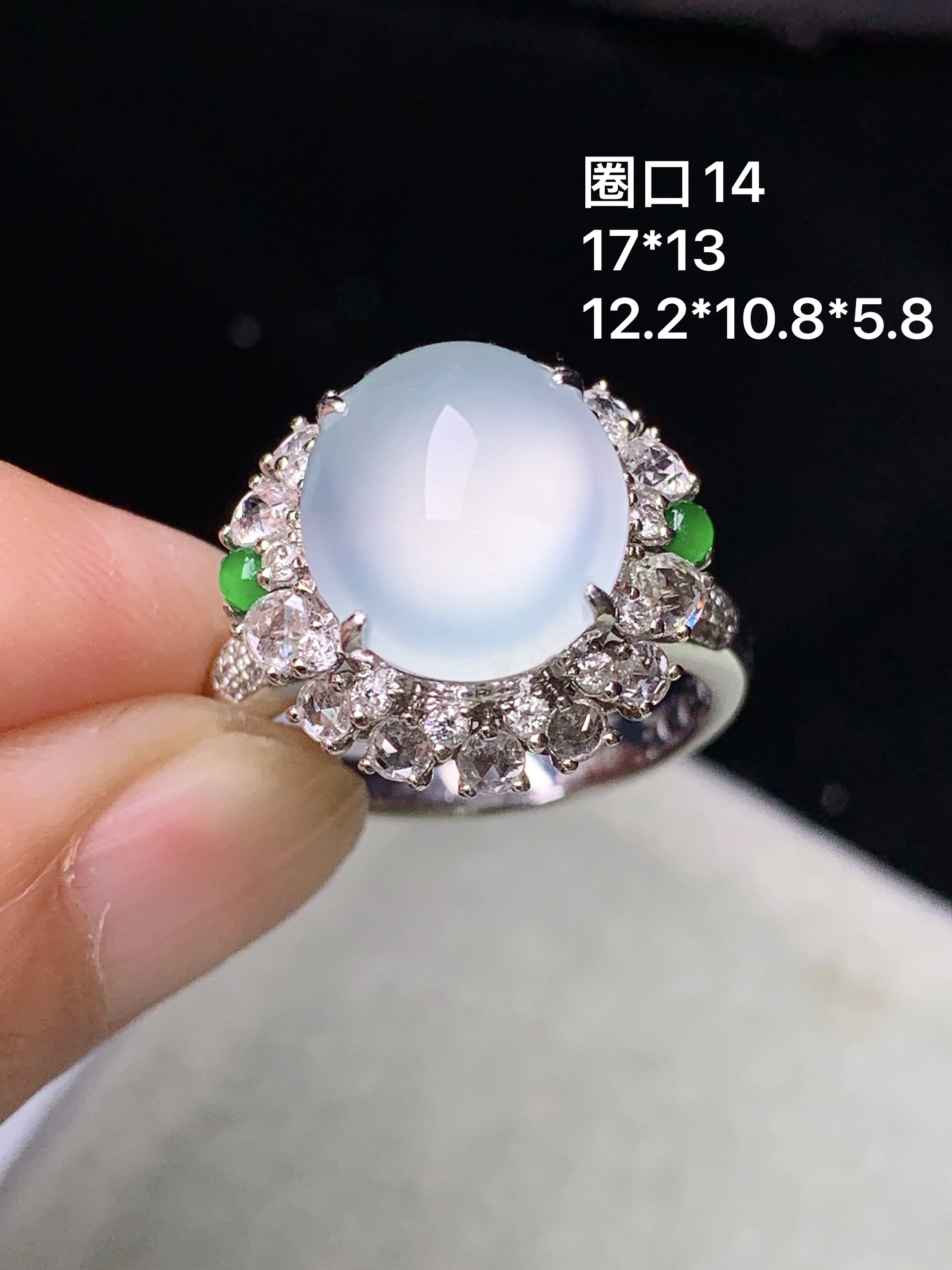 18k金钻镶嵌冰种蛋面戒指 玉质细腻 色泽艳丽清新 水润亮眼 圈口14 整体尺寸17*13 k4