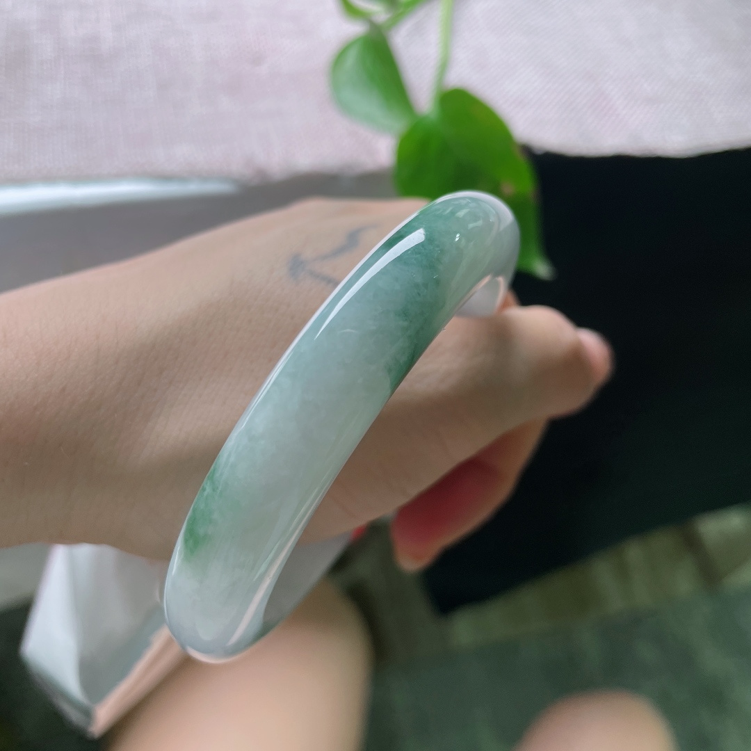 58.3/12/9.3，飘花正圈，晶体感，飘花疏密错落有致，雅致脱俗不杂乱。ss56092a