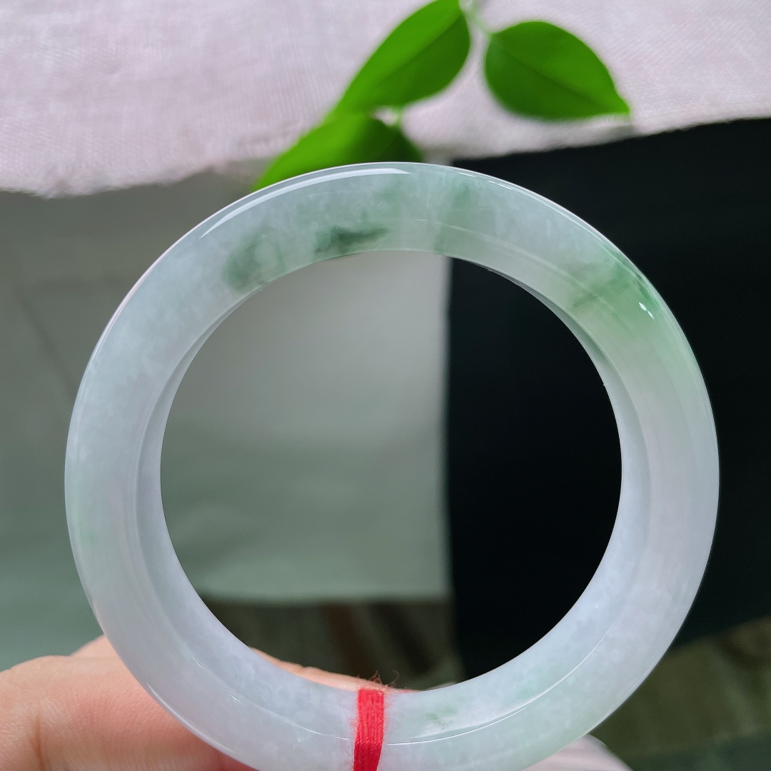 53.7/11.7/8.8，春彩正圈，晶体感，花形写意缥缈，好似云烟游荡于玉璧之上。ss56082a