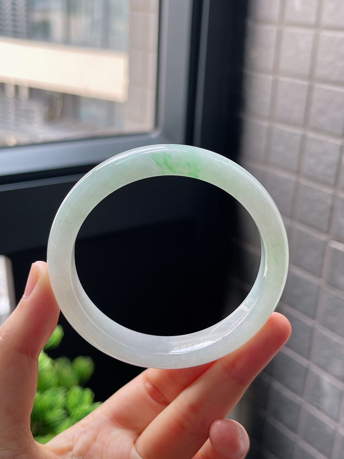 圈口57.3，冰糯种飘花飘绿翡翠正圈手镯