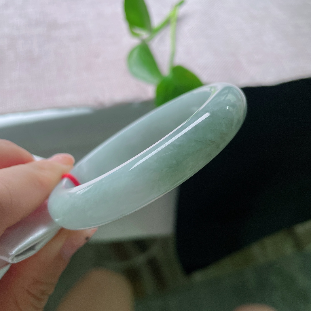 58.4/12.5/8.5，油青正圈，一点皮纹，绿意自然聚拢沉淀，山水层次感柔和唯美。ss56001a