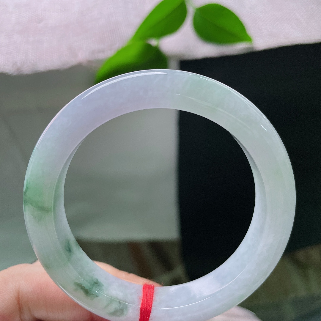 53.7/11.7/8.8，春彩正圈，晶体感，花形写意缥缈，好似云烟游荡于玉璧之上。ss56082a