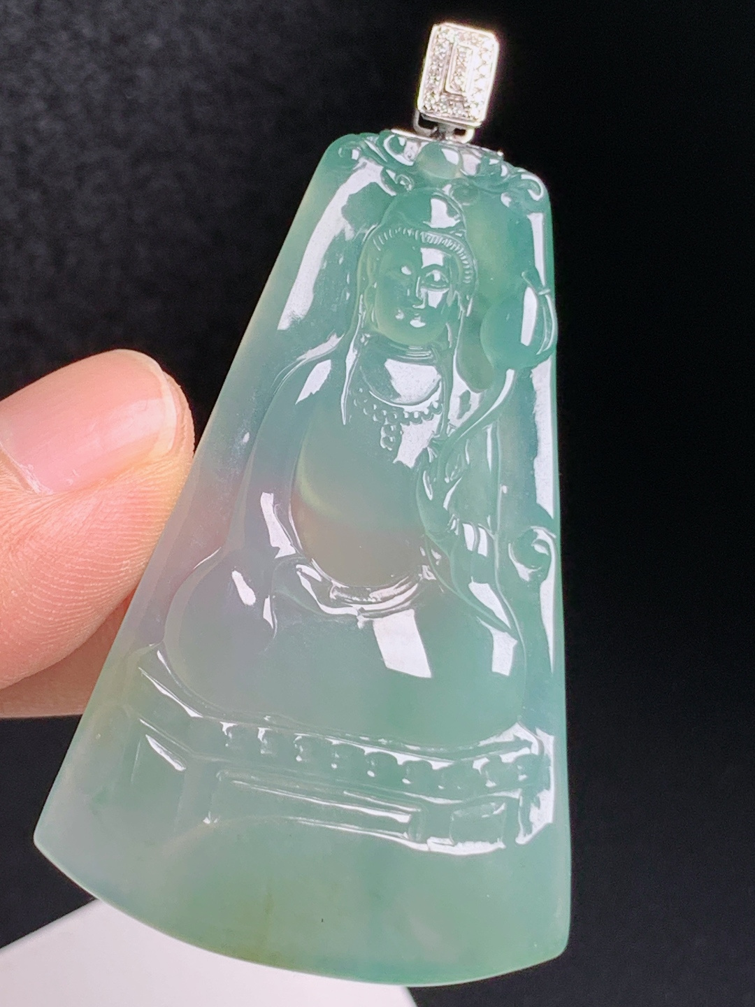 ️ 晴水观音，玉质通透胶感十足，雕工端庄大气，温润雅致 裸石53.1-32.7-5.5 整体60.9 43