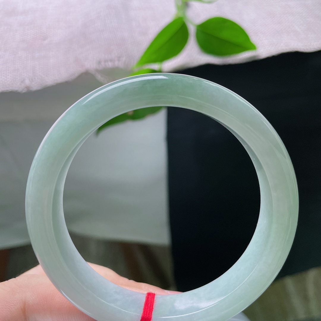 58.3/12.8/8.7，油绿正圈，有纹，玉肉细密紧实，色调过渡自然柔美。ss55999a
