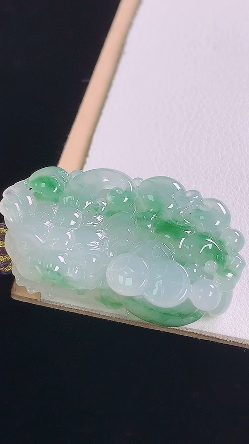 冰飘花貔貅，无裂，尺寸:41.0-22.9-11.8mm