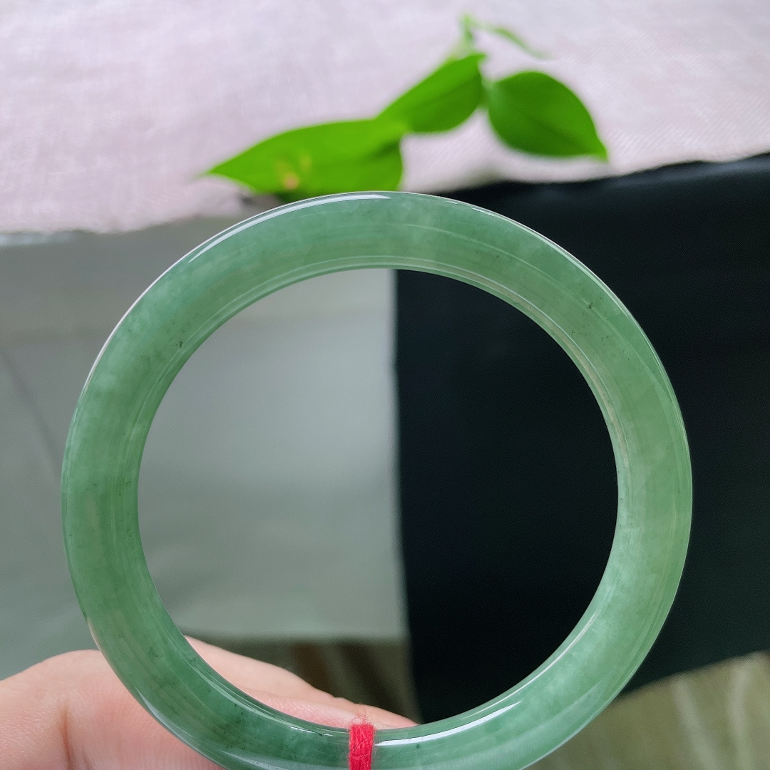 油青圆条，一点皮纹，满色清爽耐看，夏日佩戴冰爽怡人。ss55969a