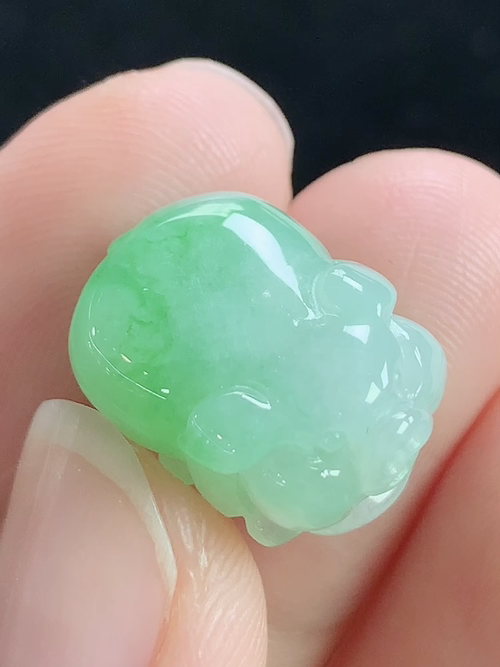 飘绿招财猪，无裂，尺寸16.5-12.1-8.8mm，Q21ayd