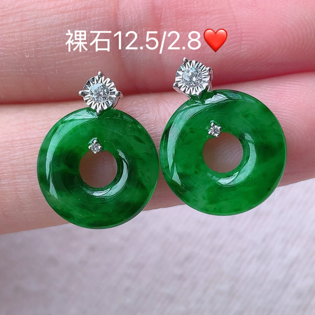 冰阳绿甜甜圈耳钉 色泽鲜艳 底子细腻水润 佩戴优雅精致，12.5-2.8