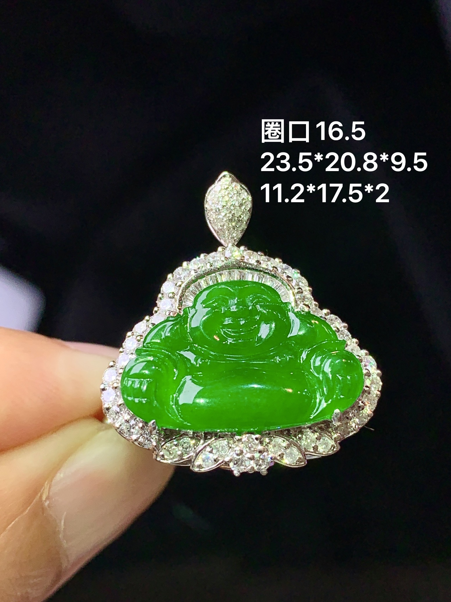 18k金钻镶嵌满绿佛公吊坠 玉质细腻 色泽艳丽清新 水润亮眼 圈口16.5 整体尺寸23.5*20.8*9.5 m3