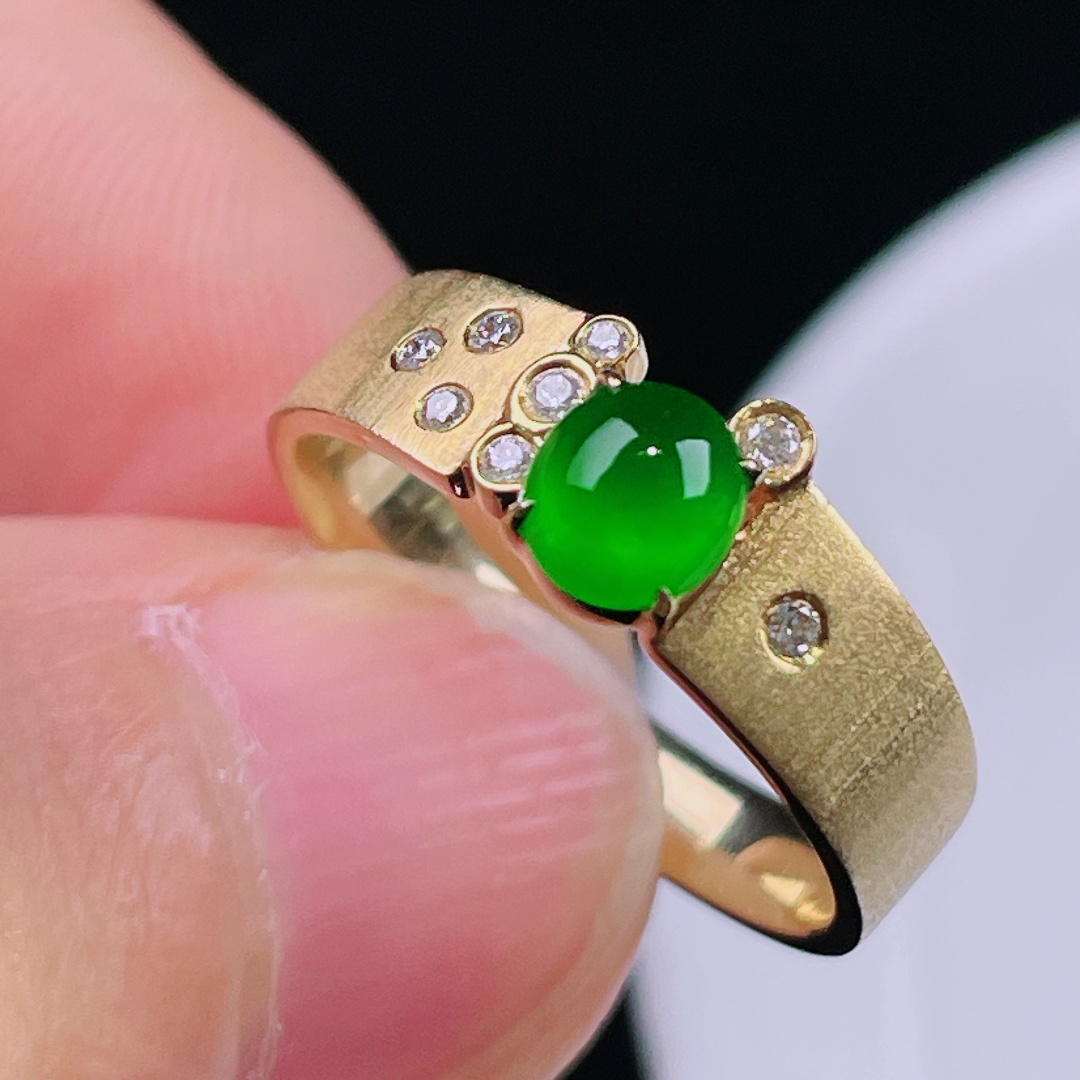 ️冰绿戒指，老种起光，细底通透，尺寸：裸石5.7/4.8/3mm0721