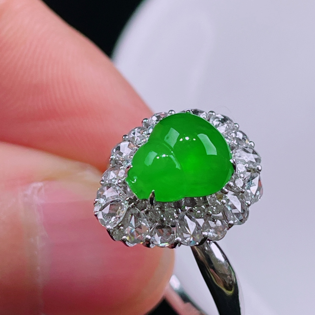 ️冰绿戒指，老种起光，细底通透，尺寸：裸石8.8/7.8/4.6mm0721