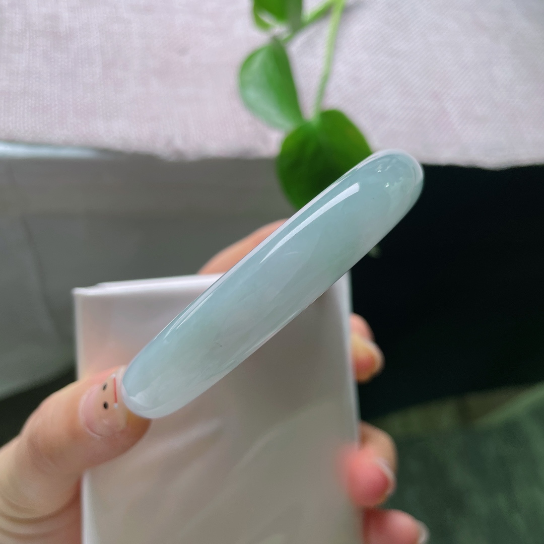 57.8/12/7.8，蓝底正圈，水润，细腻，沉稳冷静，海蓝之谜，一点皮纹，ss56121a