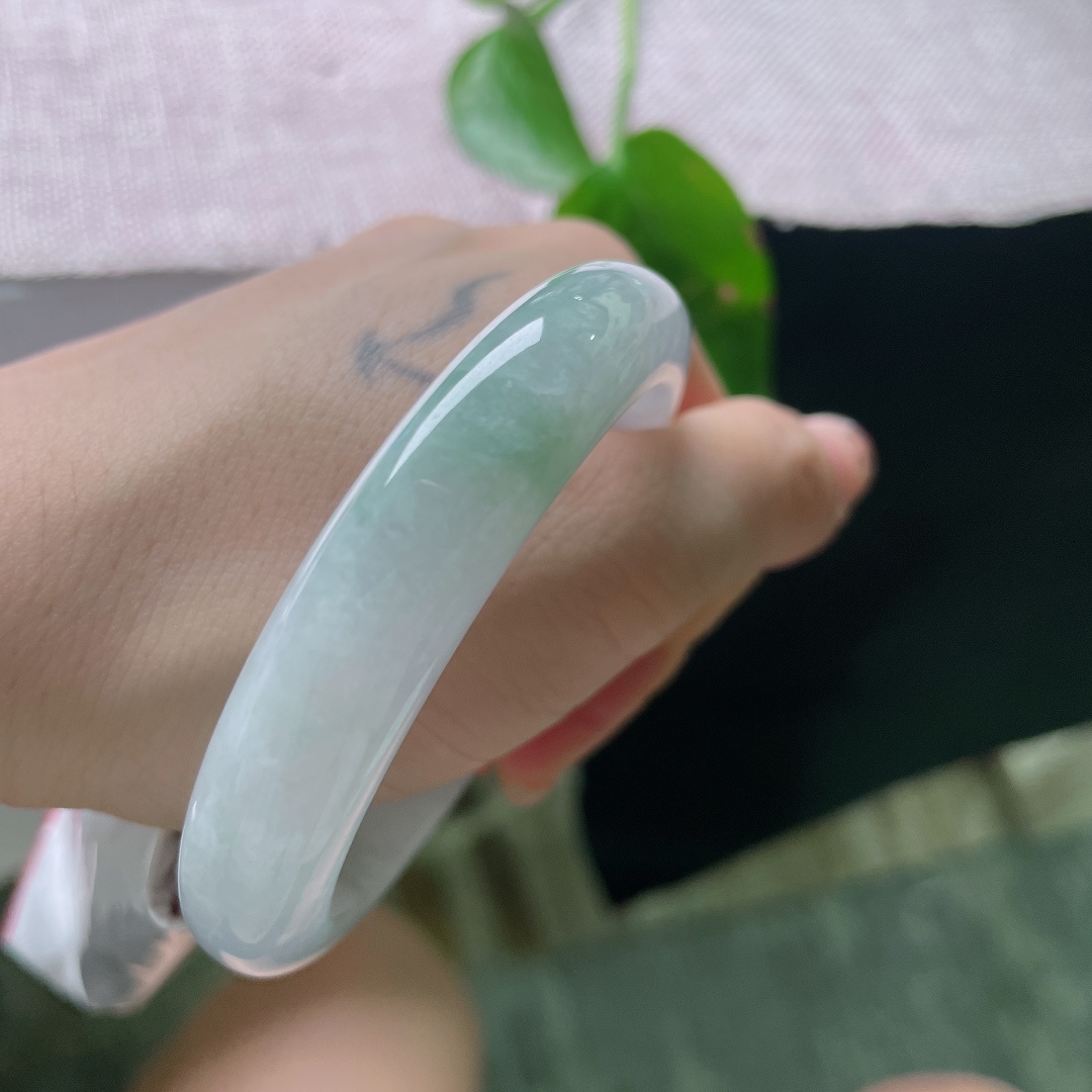 55.5/11.6/8.1，飘花正圈，耐看，优雅，一点棉纹，耐看，ss56102a