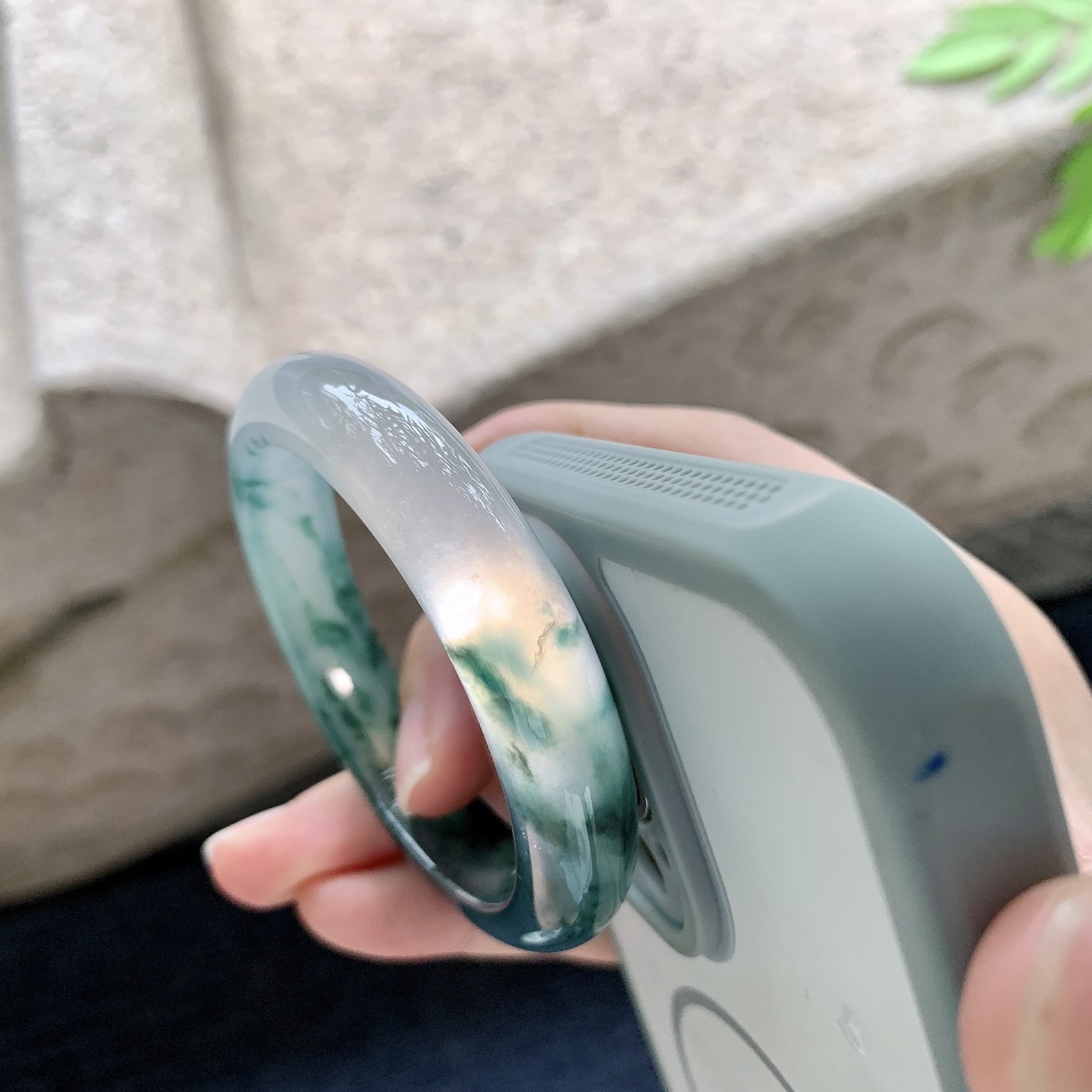 正圈48 49【圈口】49.8/11/7.5【编码】TK072236【描述】冰种飘花，清透，水润，种老，细腻，打灯有纹线