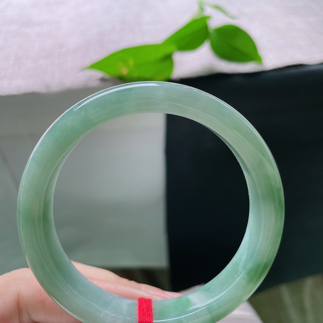 56.9/12/8.0，绿底正圈，皮纹，似山间幽潭，沉静治愈心生安然。ss56470a