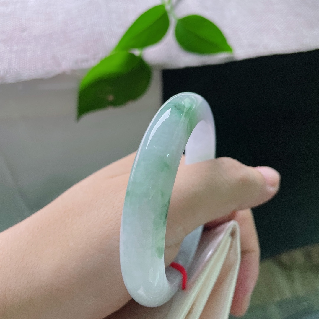 53.7/11.7/8.8，春彩正圈，晶体感，花形写意缥缈，好似云烟游荡于玉璧之上。ss56082a