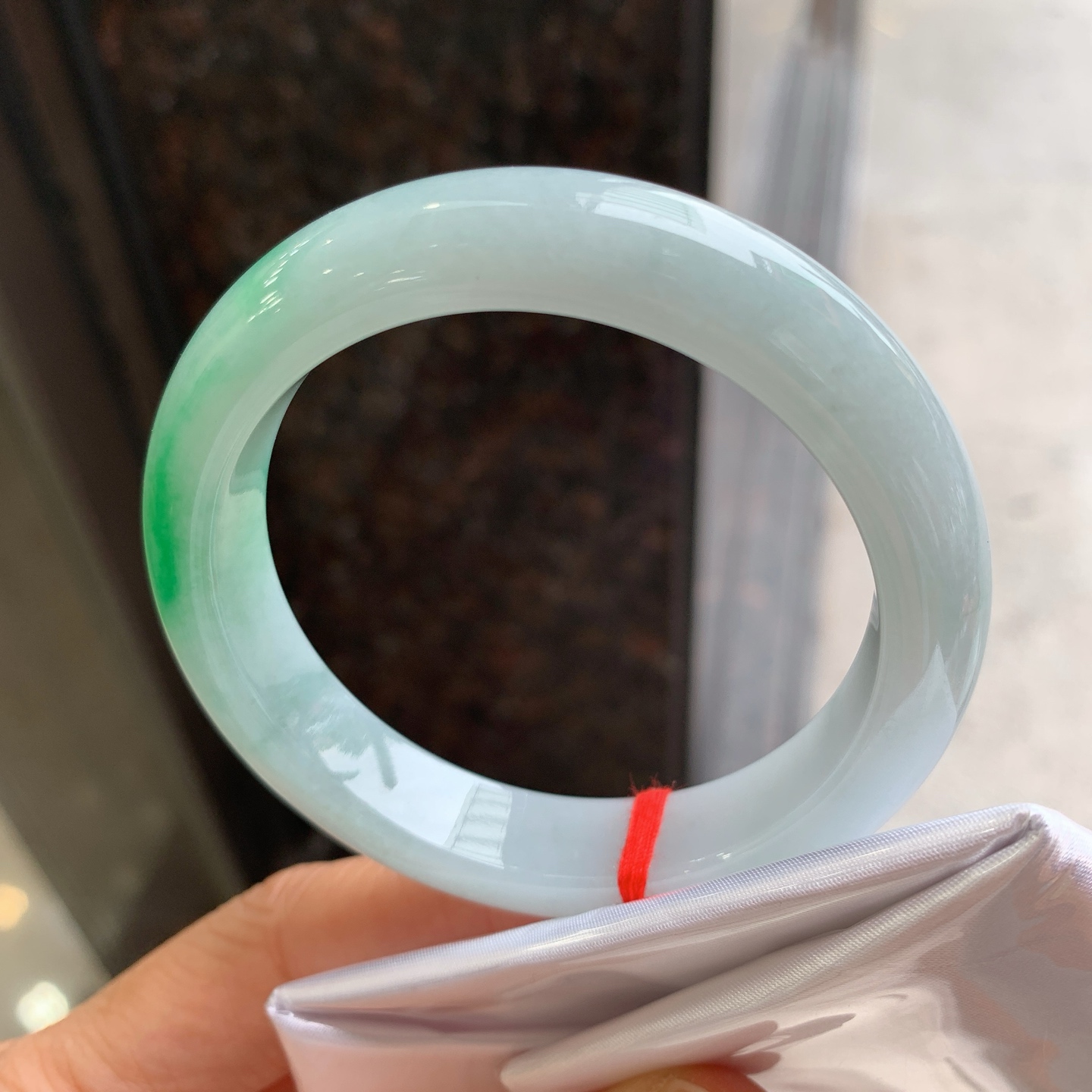 正圈飘绿 微细纹 尺寸：54/12.3/8.5 细腻