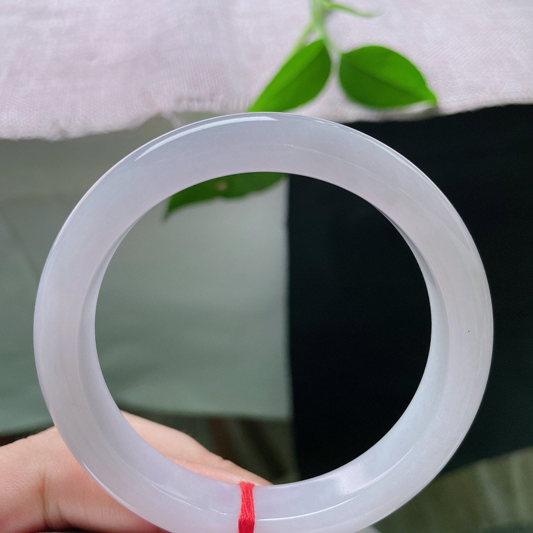 57.7/11.5/8.3，紫底正圈，凝一汪紫玉烟霞，绕一寸清瘦腕骨，淡紫氤氲，温润藏风雅，一点棉线，ss56486a