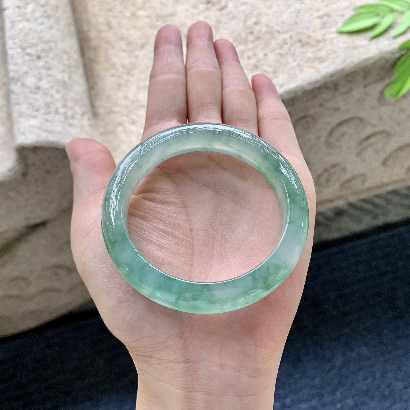 正圈52 53【圈口】53.7/11/8.1【编码】DZ072232【描述】冰糯飘绿，水润，种老，细