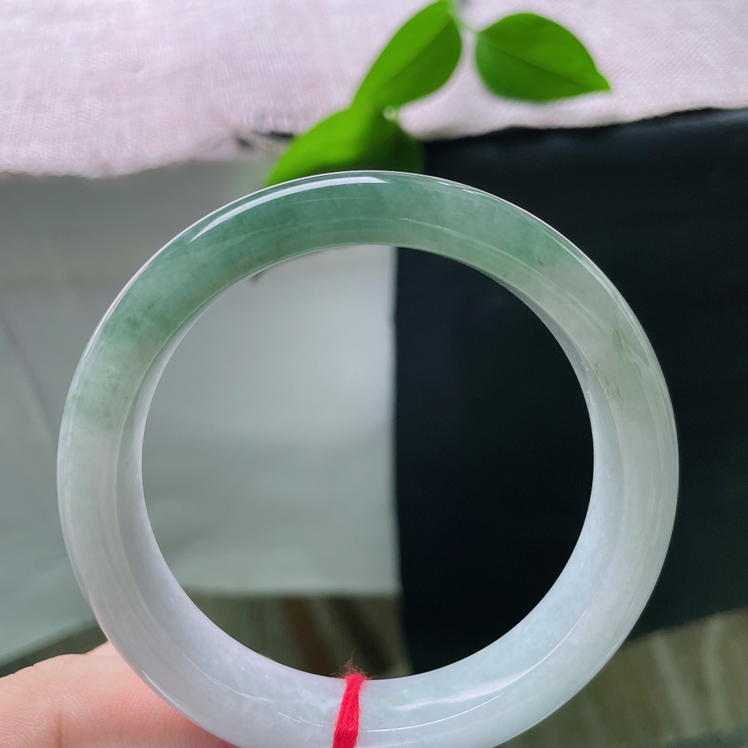 58.6/12.7/8.8，油绿正圈，有纹，一半云雪一半青峦，古典韵味温婉绵长。ss56003a