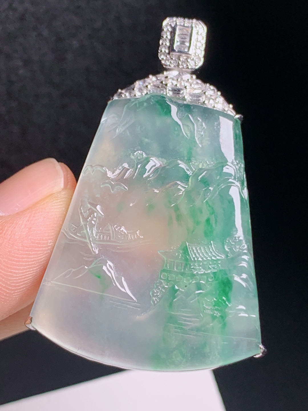 ️ 飘绿山水牌吊坠，种水清亮飘色灵动，精工雕刻意境雅致