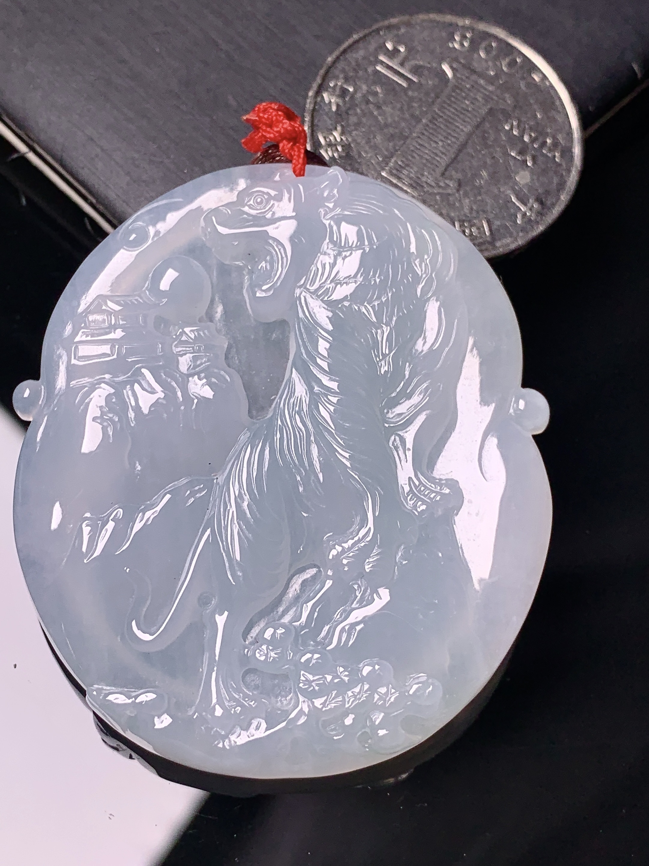 冰种生肖虎吊坠 玉质细腻 色泽艳丽清新 水润亮眼 整体尺寸49.3*42.8*6.2 b2