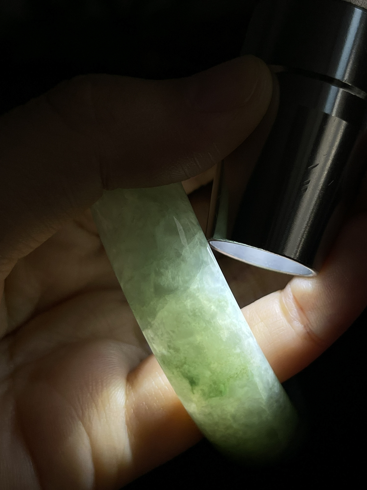 正圈57圈口，翡翠冰糯种飘绿手镯