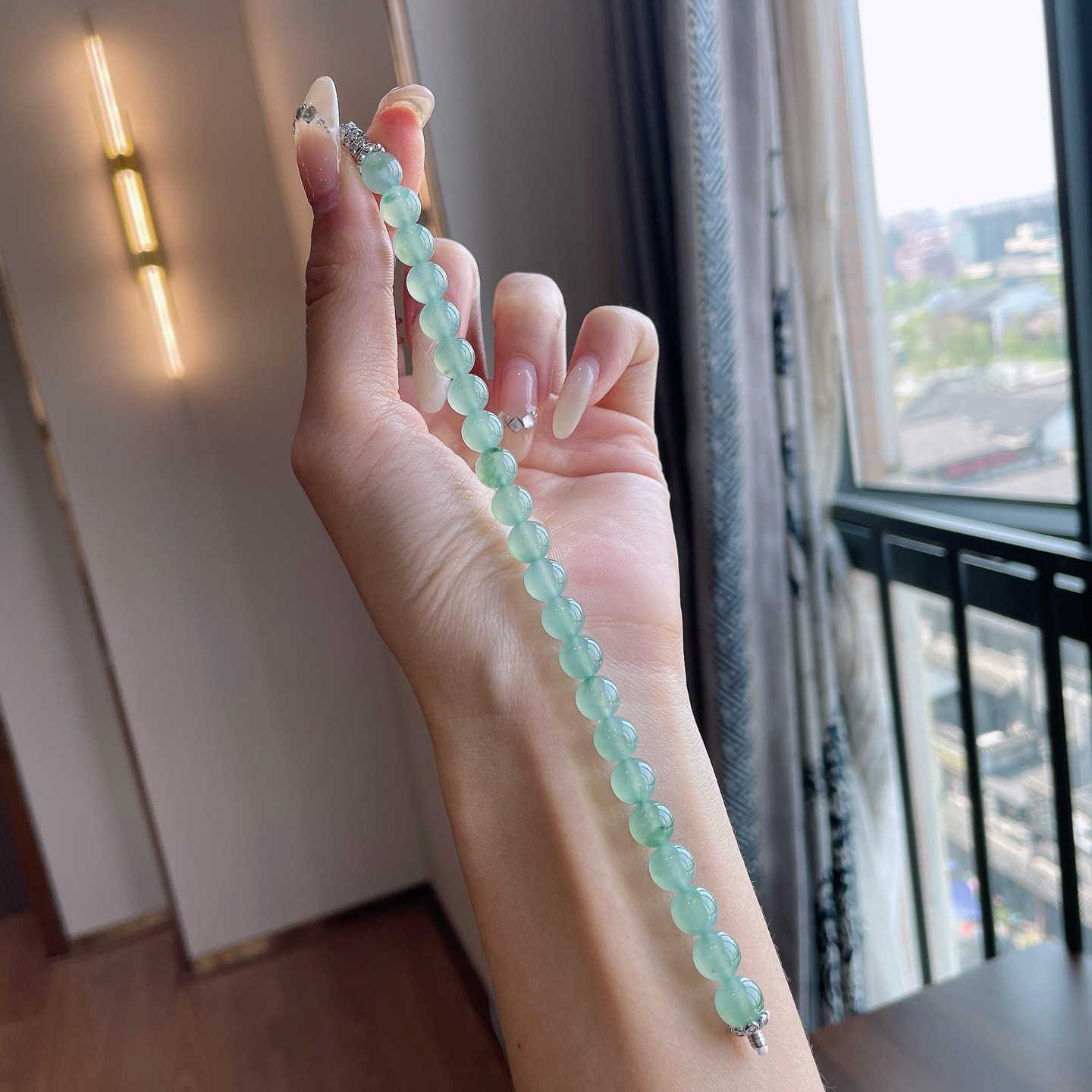 仅一条
冰绿手串  
尺寸：8/21颗