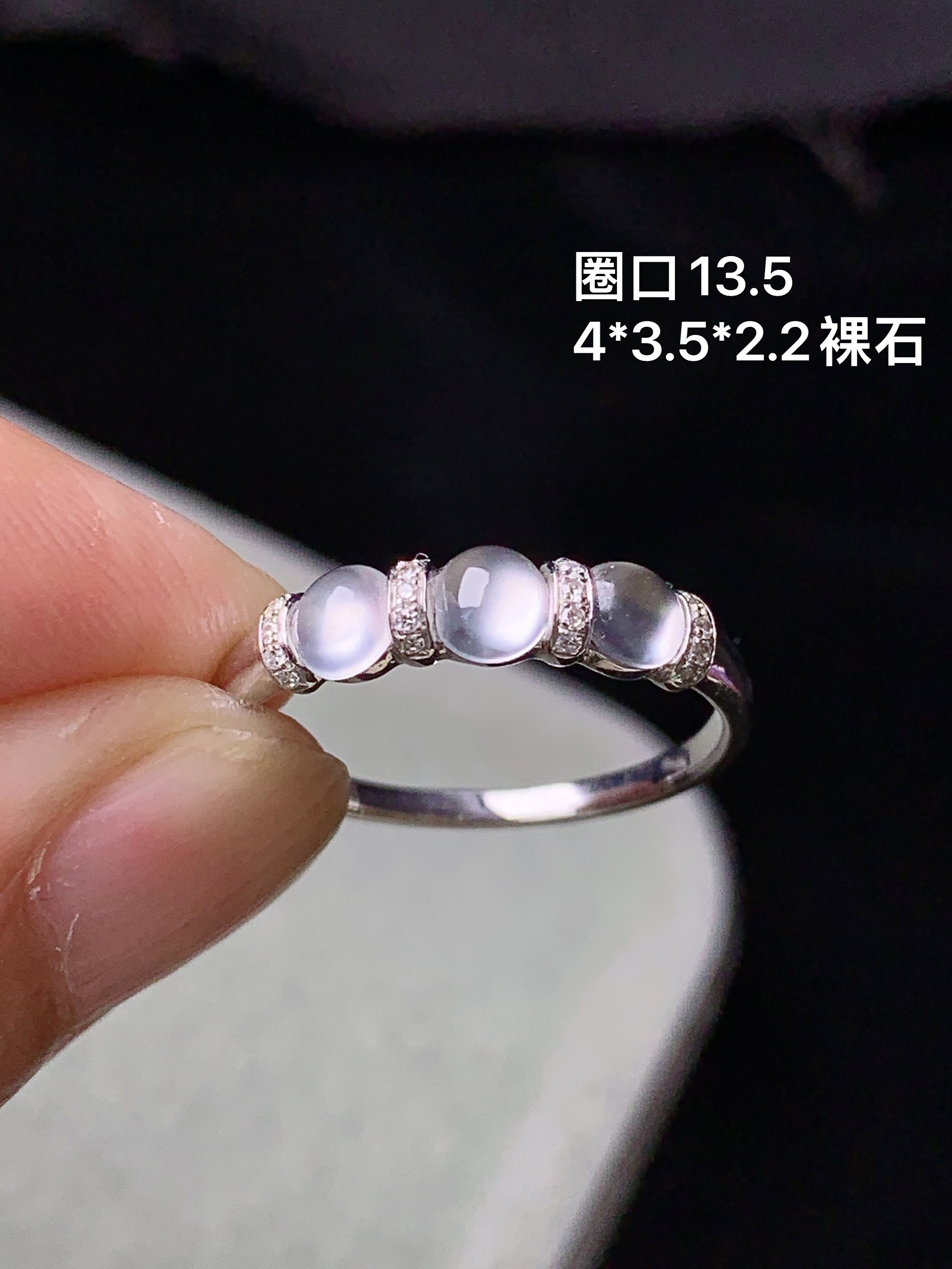 18k金钻镶嵌冰种蛋面戒指 玉质细腻 色泽艳丽清新 水润亮眼 圈口13.5 裸石尺寸4*3.5*2.2 m7
