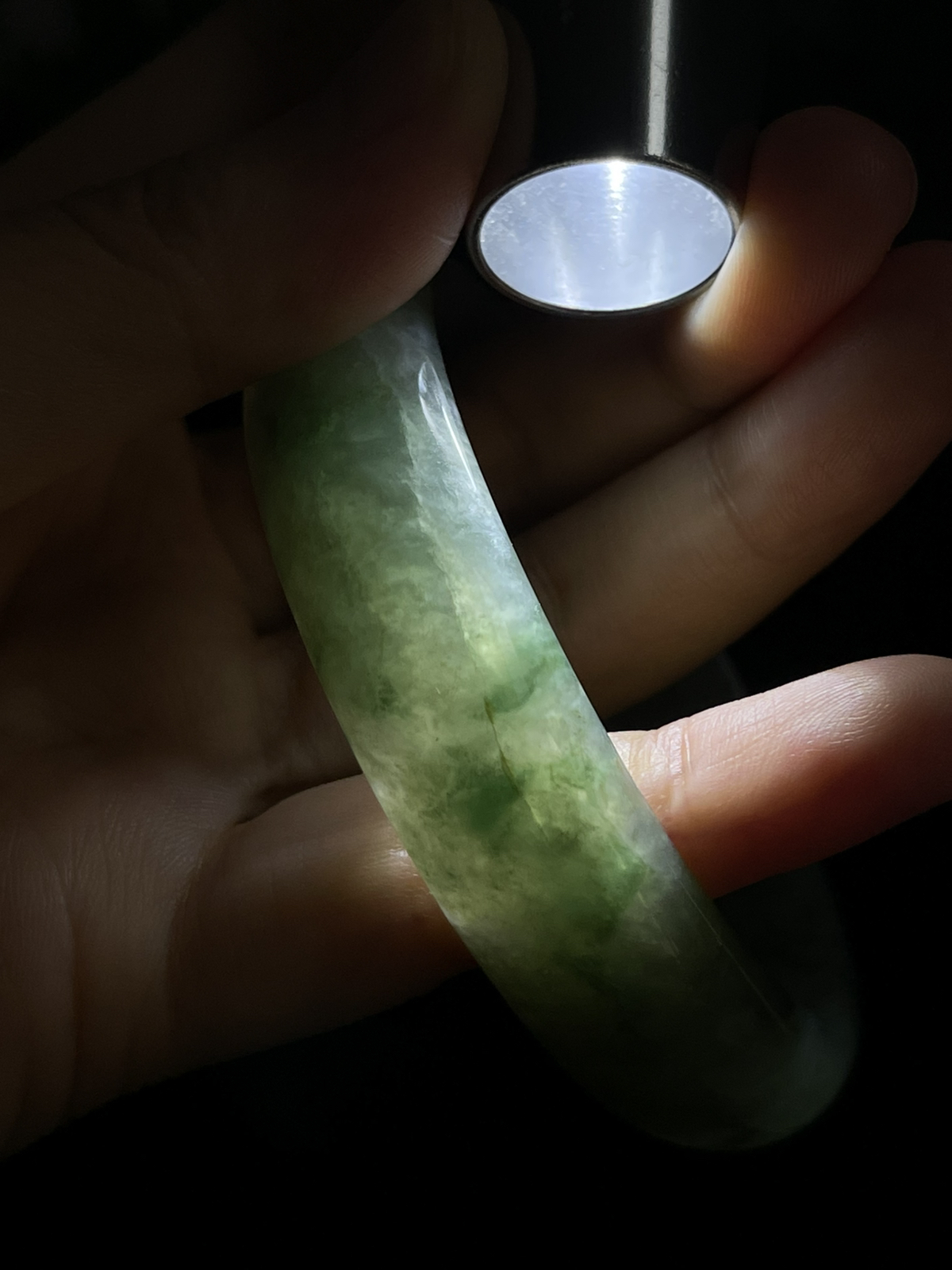 正圈57圈口，翡翠冰糯种飘绿手镯