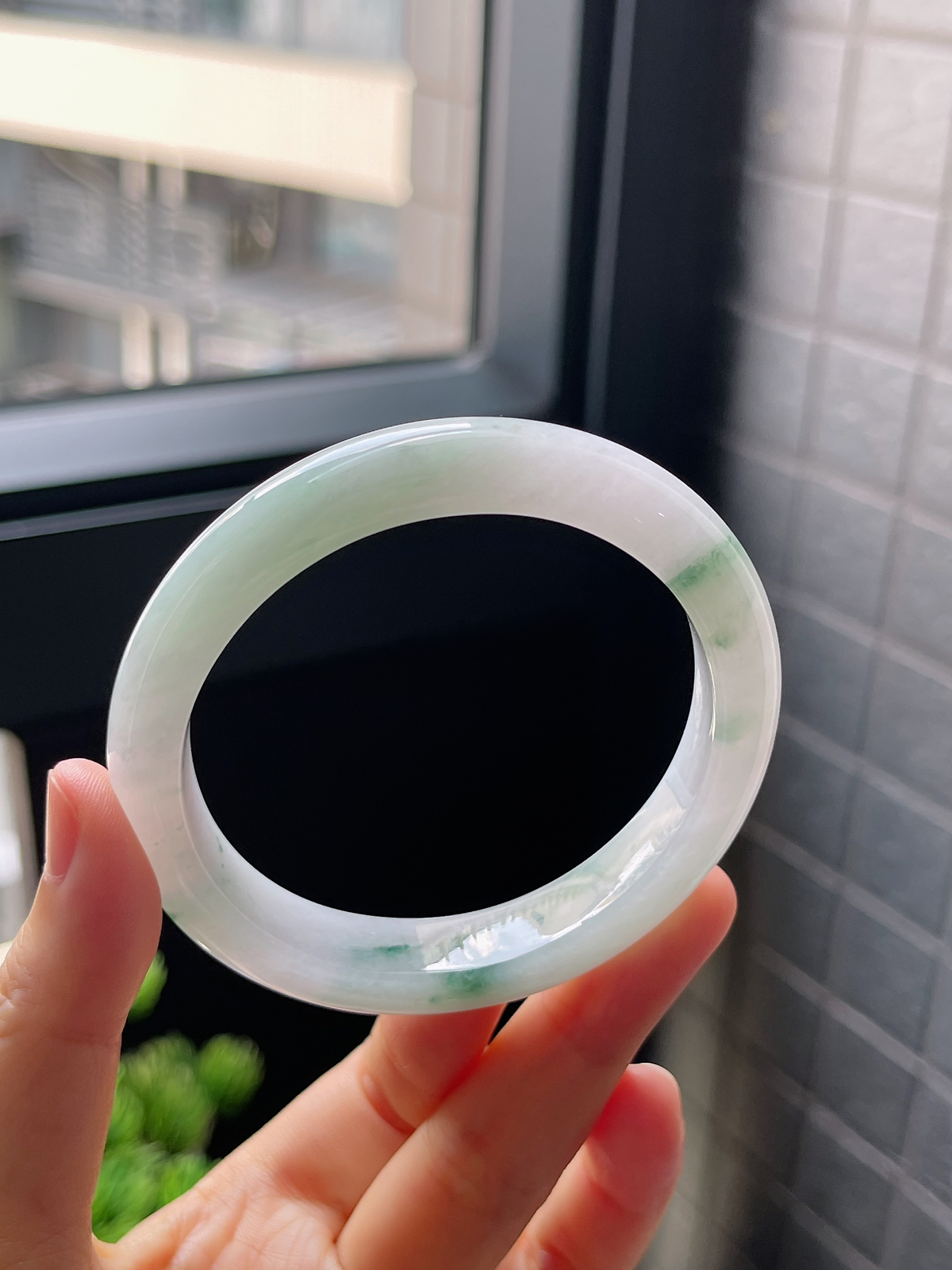 贵妃圈口56.5，冰糯种飘花翡翠正圈手镯