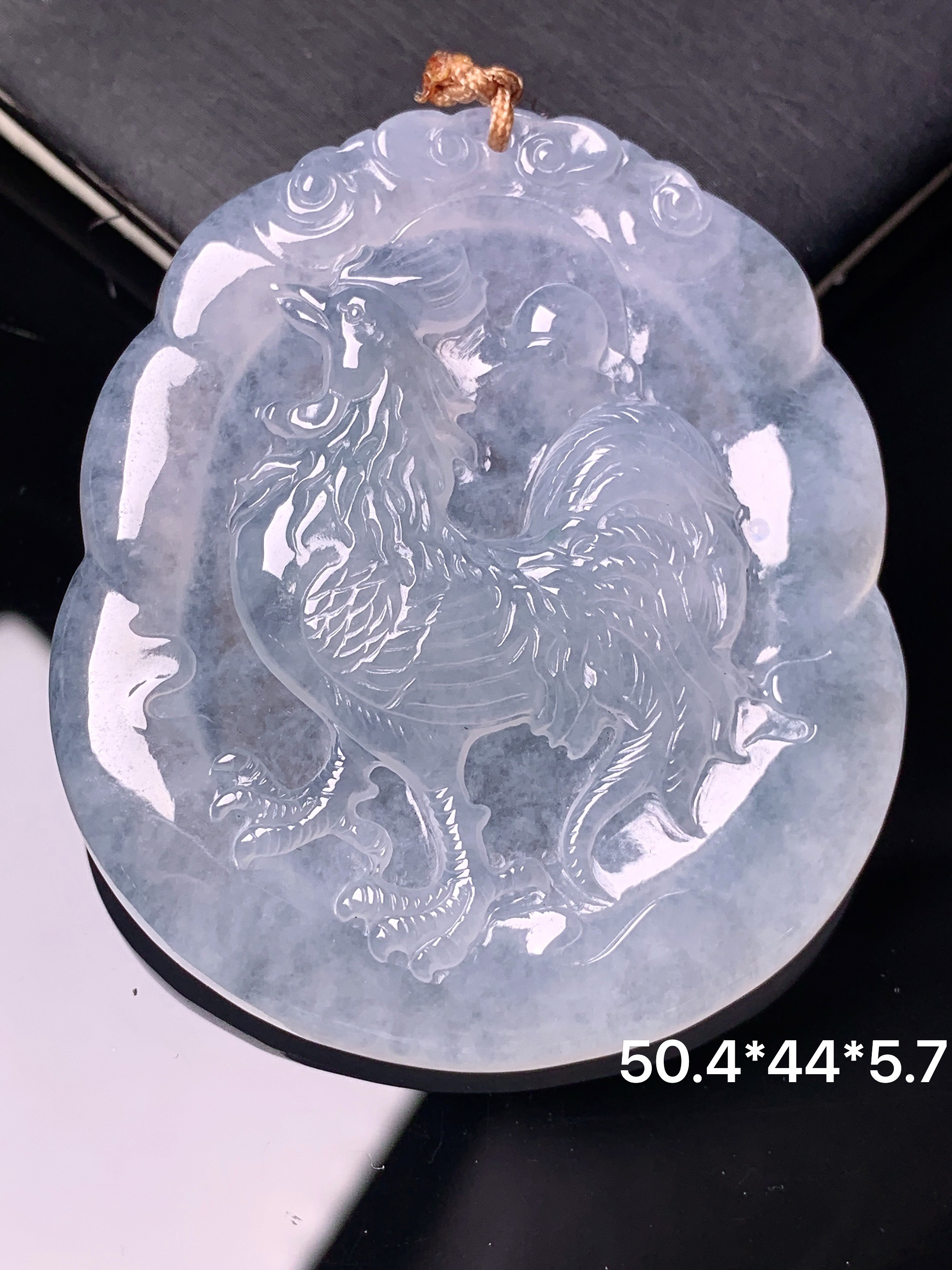 冰种生肖鸡吊坠 玉质细腻 色泽艳丽清新 水润亮眼 整体尺寸50.4*44*5.7 b2