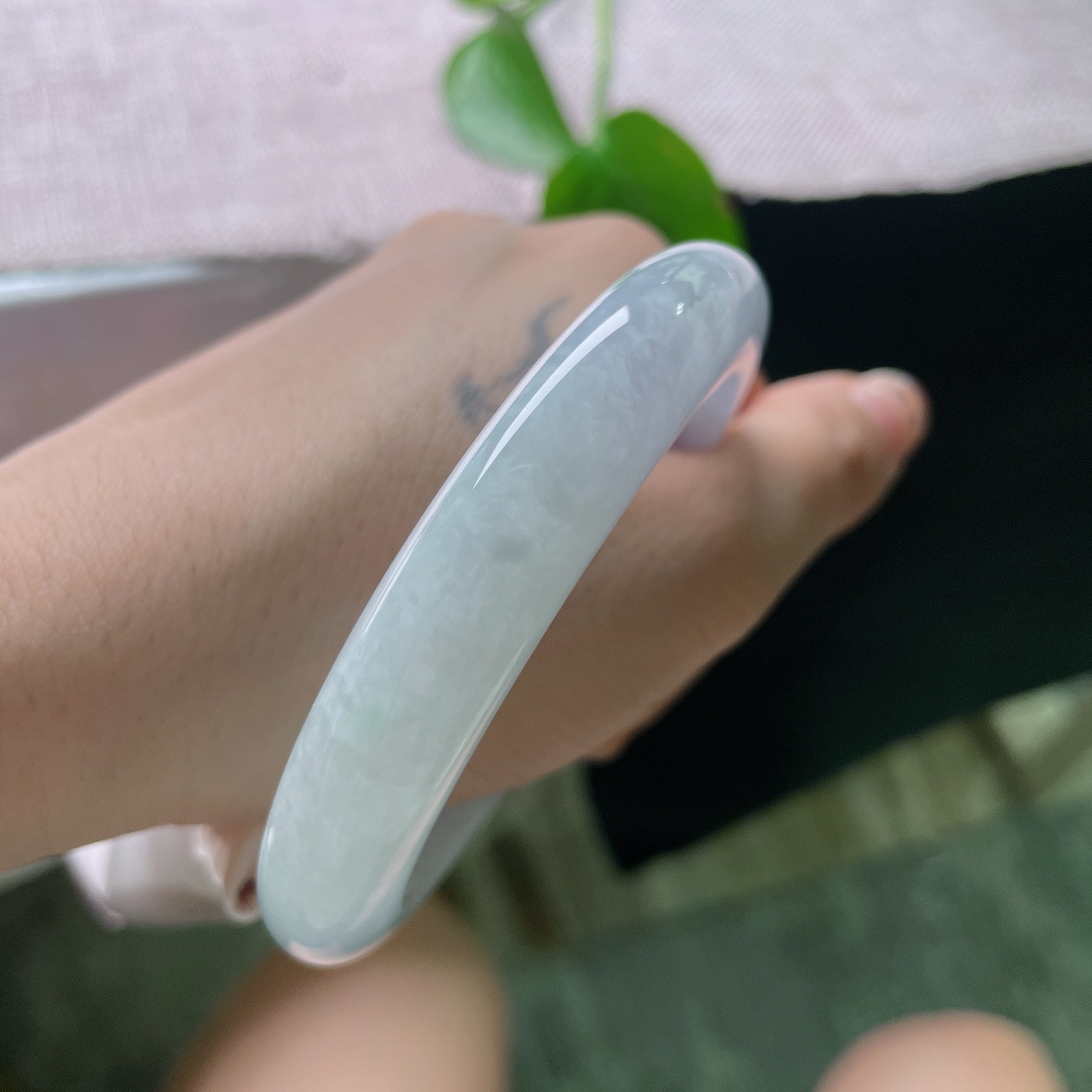 59.5/12/9.3，紫色正圈，美玉凝烟紫，柔光绕腕柔，不浓不烈，尽是东方含蓄温婉。 一点皮纹，ss56074a