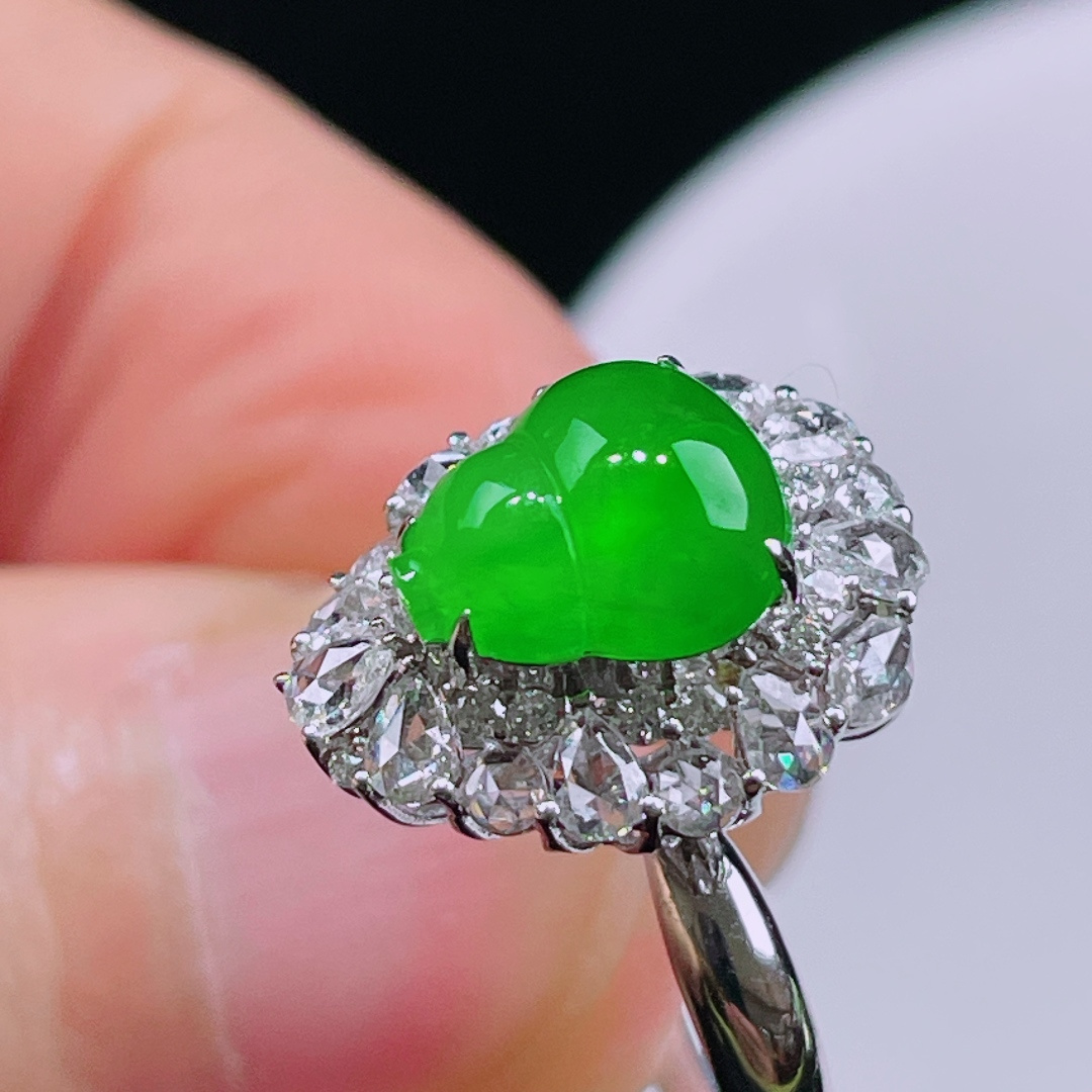 ️冰绿戒指，老种起光，细底通透，尺寸：裸石8.8/7.8/4.6mm0721