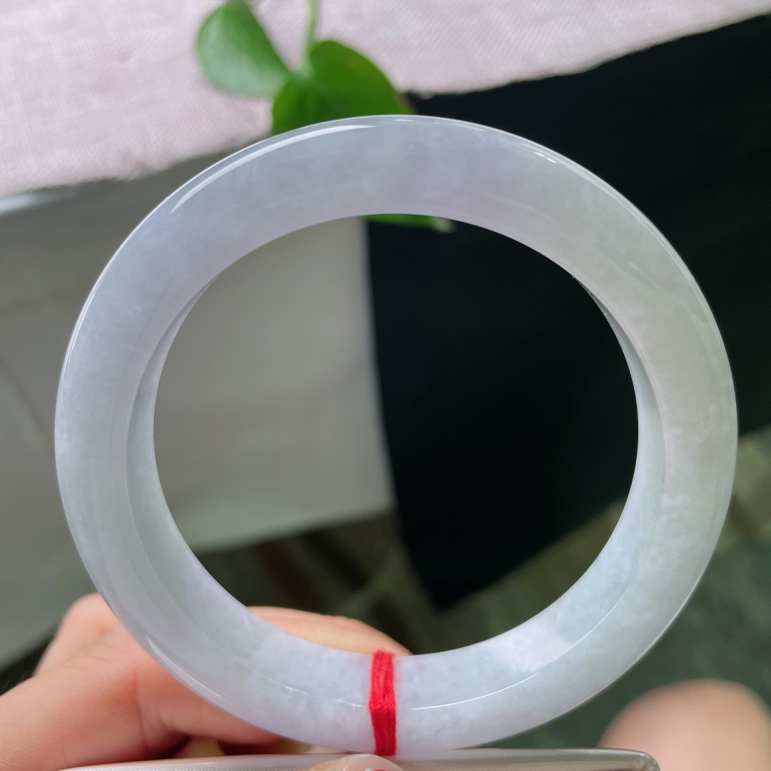 59.5/12/9.3，紫色正圈，美玉凝烟紫，柔光绕腕柔，不浓不烈，尽是东方含蓄温婉。 一点皮纹，s