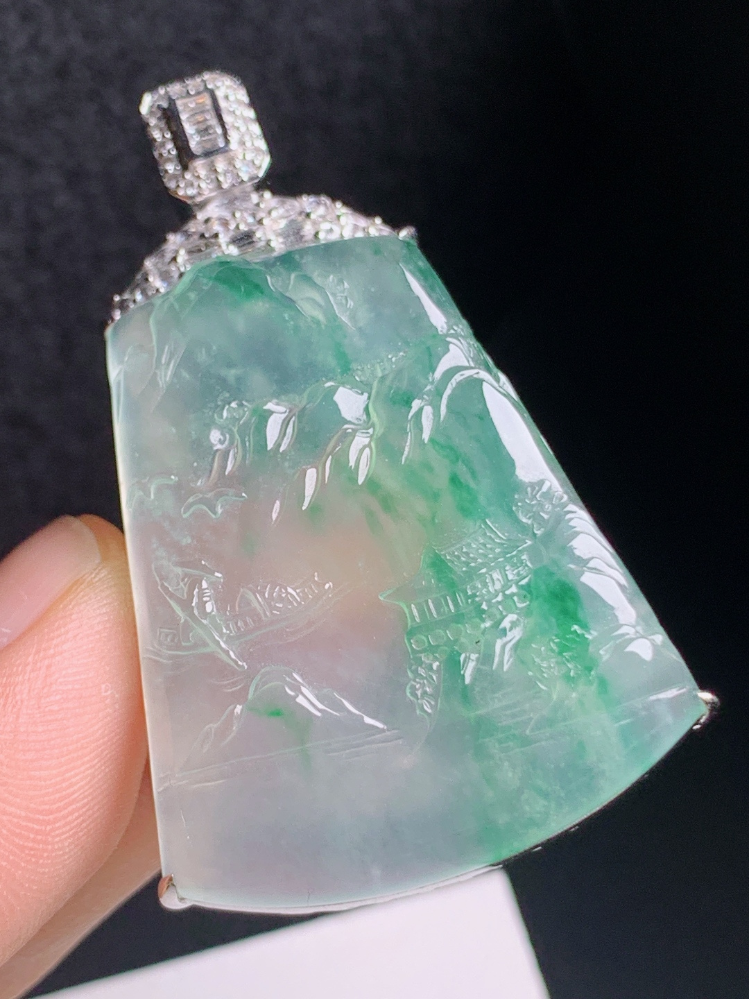 ️ 飘绿山水牌吊坠，种水清亮飘色灵动，精工雕刻意境雅致