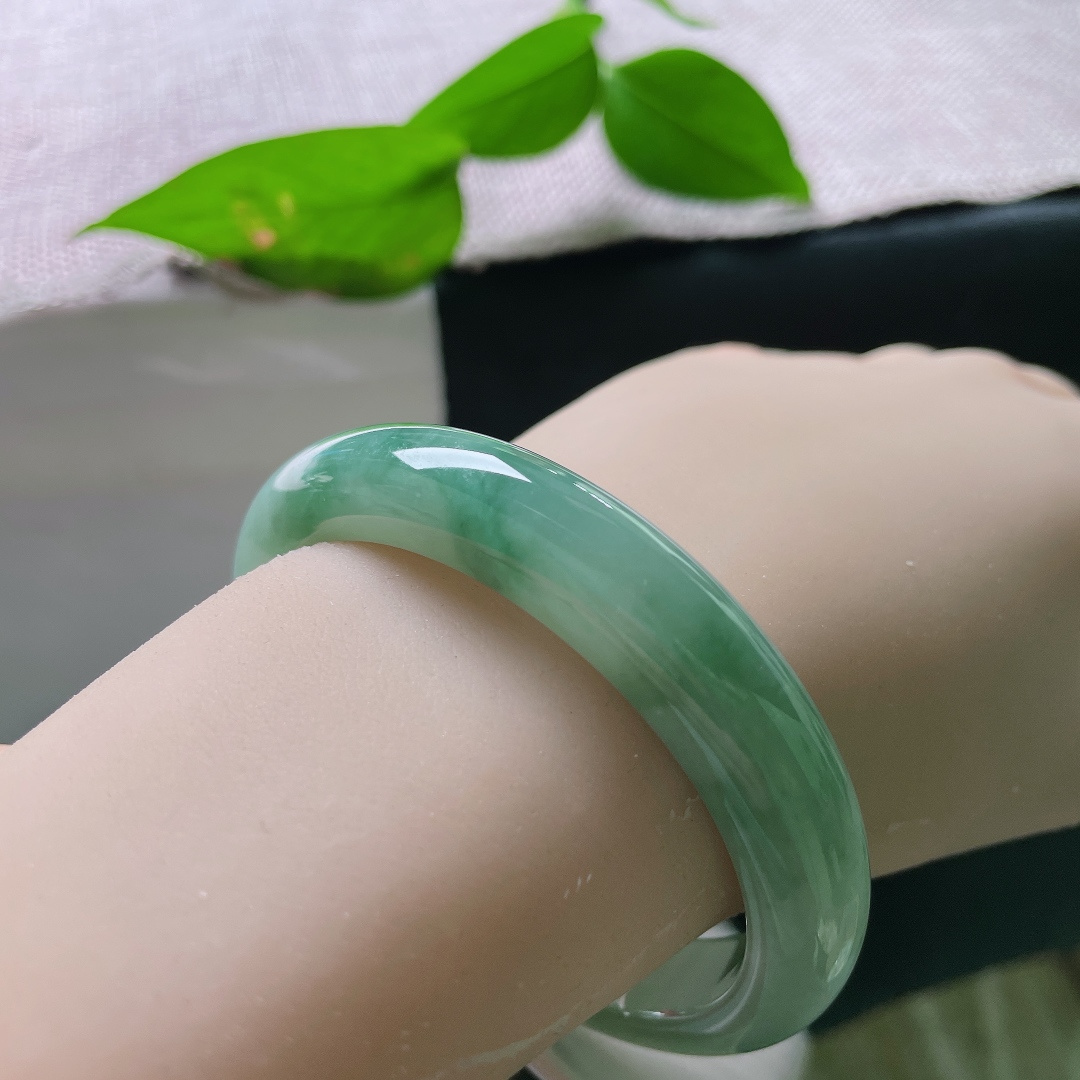 56.9/12/8.0，绿底正圈，皮纹，似山间幽潭，沉静治愈心生安然。ss56470a