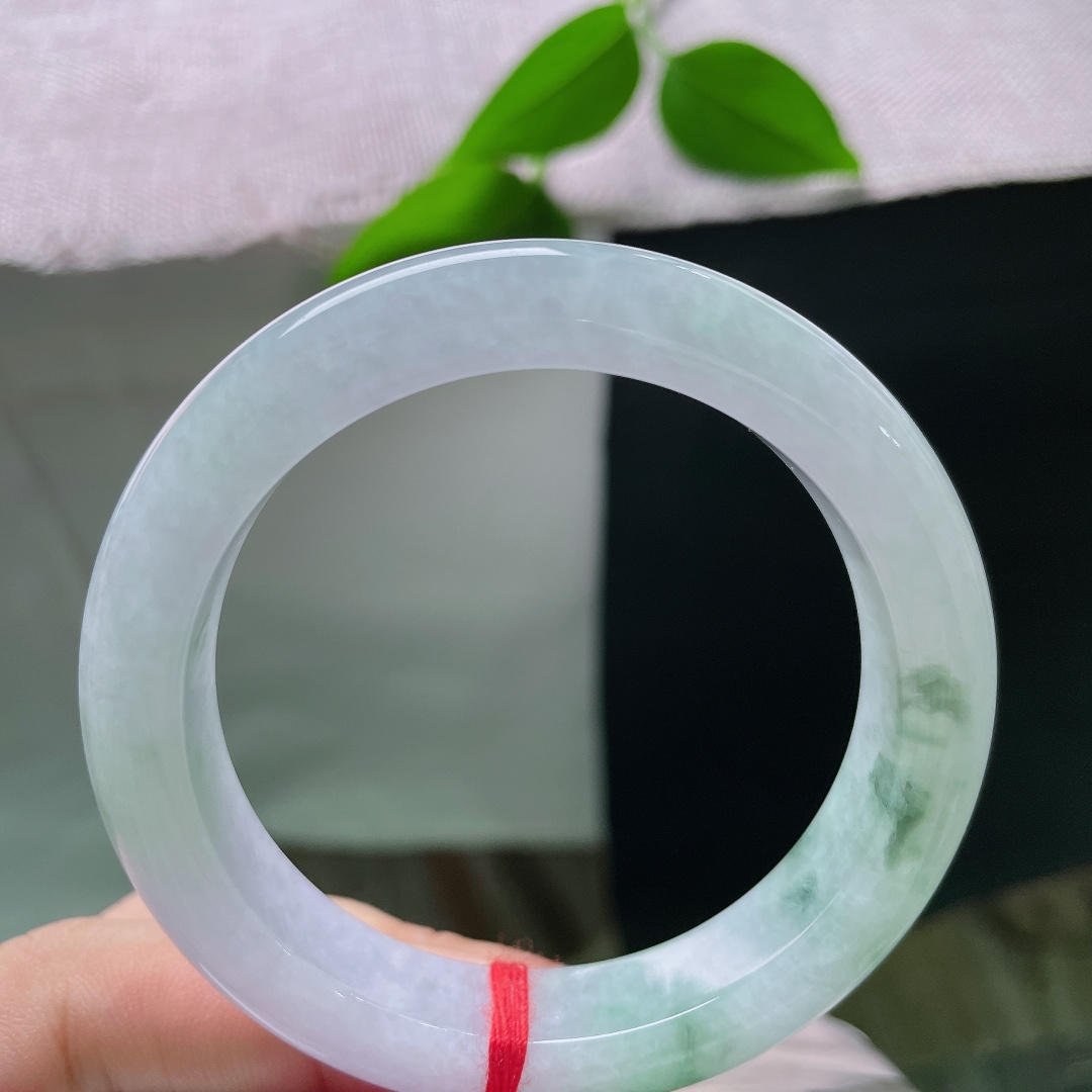 53.7/11.7/8.8，春彩正圈，晶体感，花形写意缥缈，好似云烟游荡于玉璧之上。ss56082a