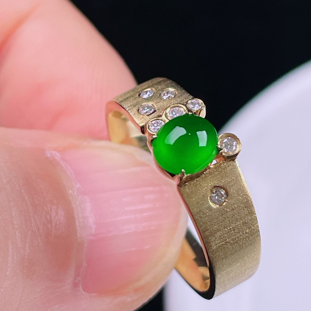 ️冰绿戒指，老种起光，细底通透，尺寸：裸石5.7/4.8/3mm0721