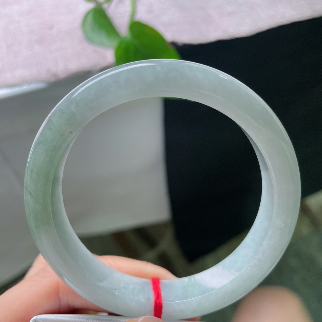 58.4/12.5/8.5，油青正圈，一点皮纹，绿意自然聚拢沉淀，山水层次感柔和唯美。ss56001a