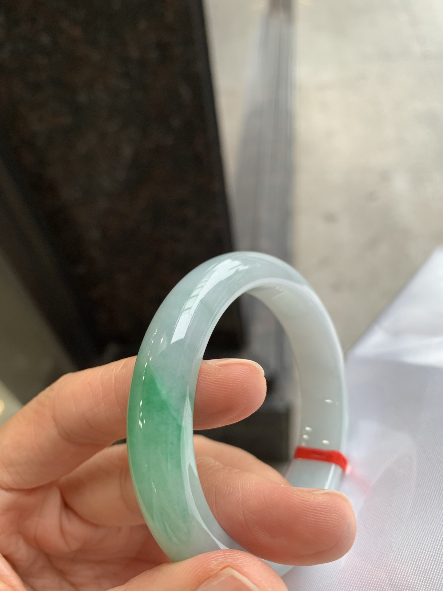正圈飘绿 微细纹 尺寸：54/12.3/8.5 细腻