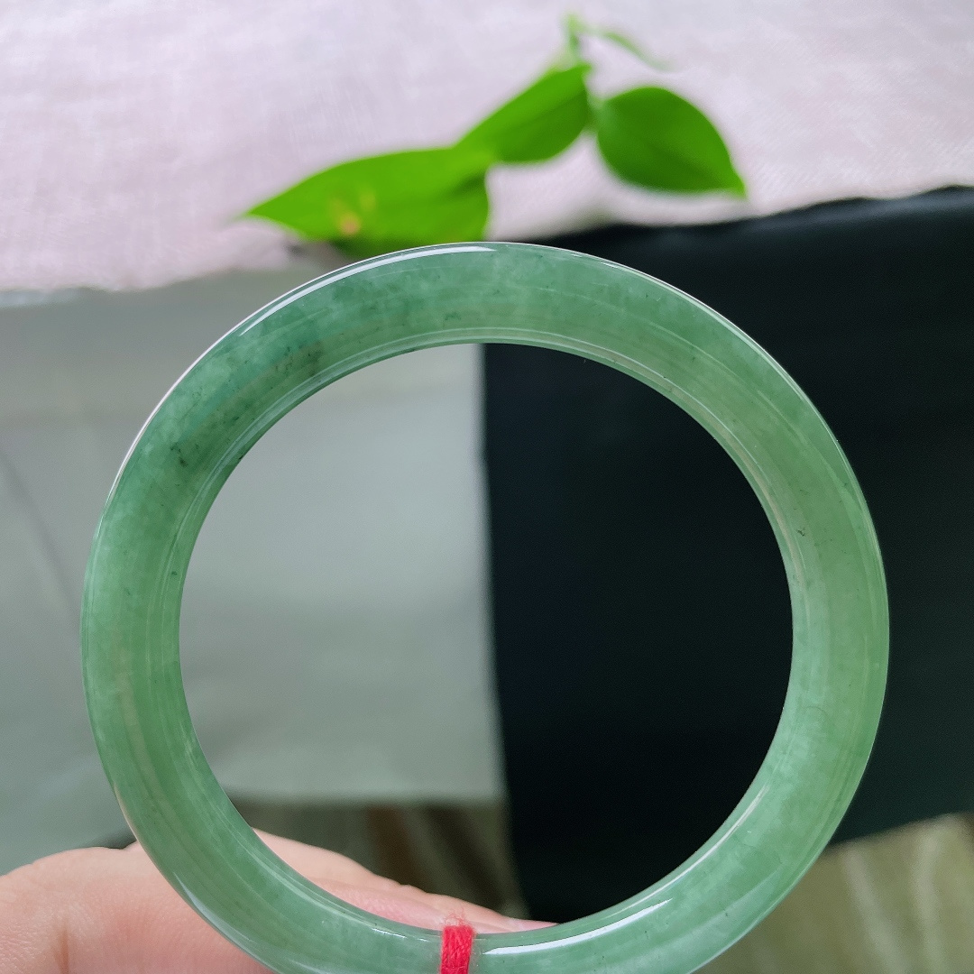 油青圆条，一点皮纹，满色清爽耐看，夏日佩戴冰爽怡人。ss55969a
