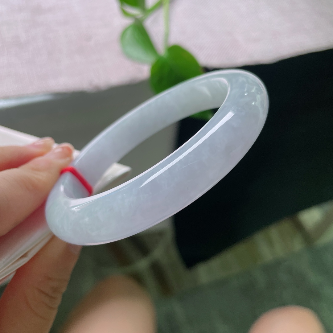 59.5/12/9.3，紫色正圈，美玉凝烟紫，柔光绕腕柔，不浓不烈，尽是东方含蓄温婉。 一点皮纹，ss56074a