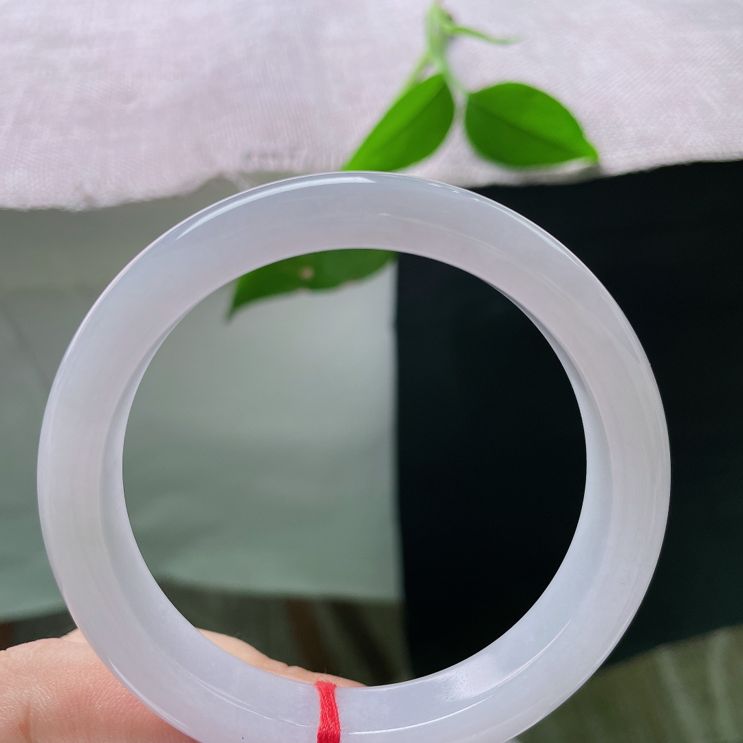 57.7/11.5/8.3，紫底正圈，凝一汪紫玉烟霞，绕一寸清瘦腕骨，淡紫氤氲，温润藏风雅，一点棉线，ss56486a