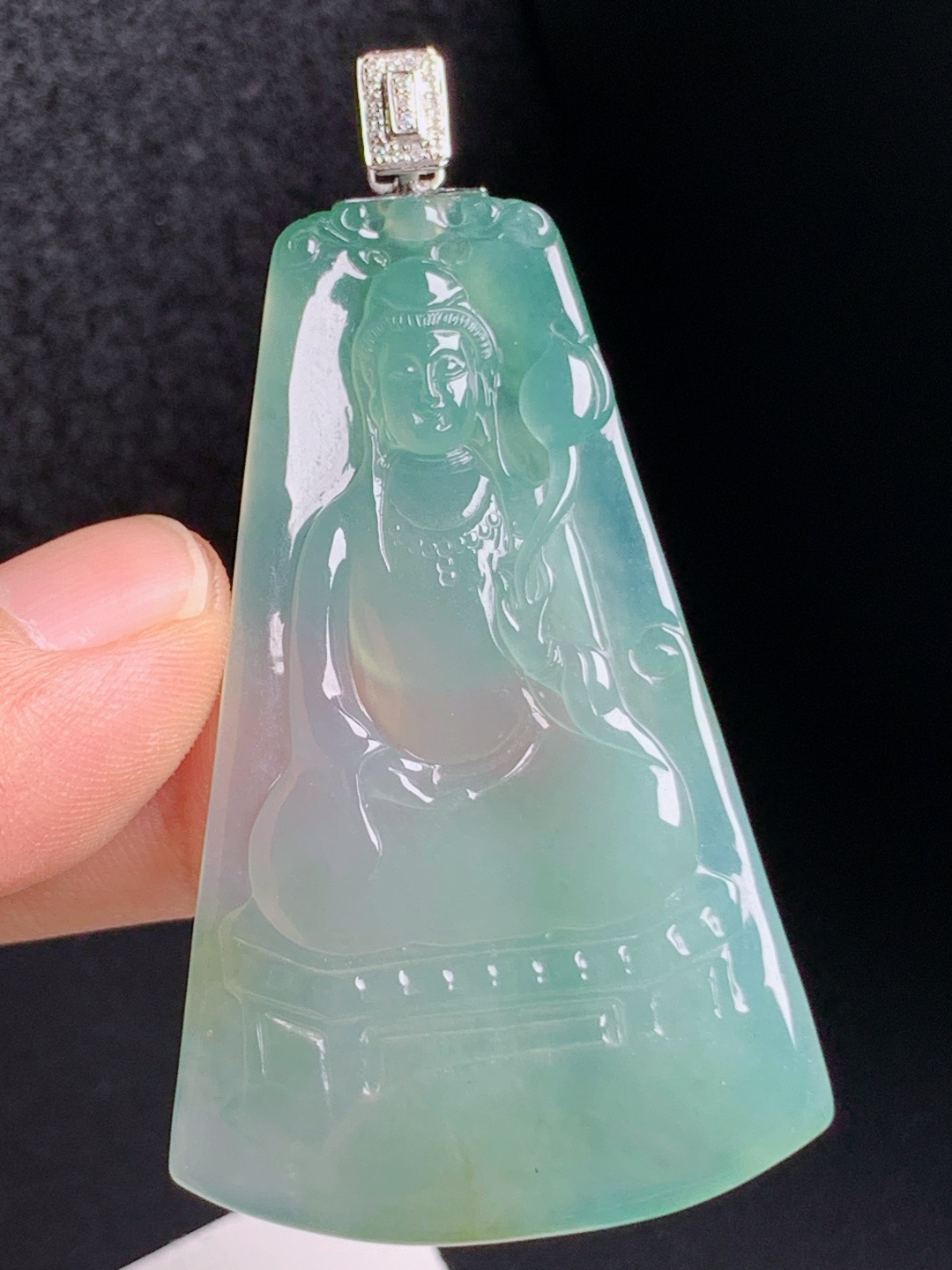 ️ 晴水观音，玉质通透胶感十足，雕工端庄大气，温润雅致 裸石53.1-32.7-5.5 整体60.