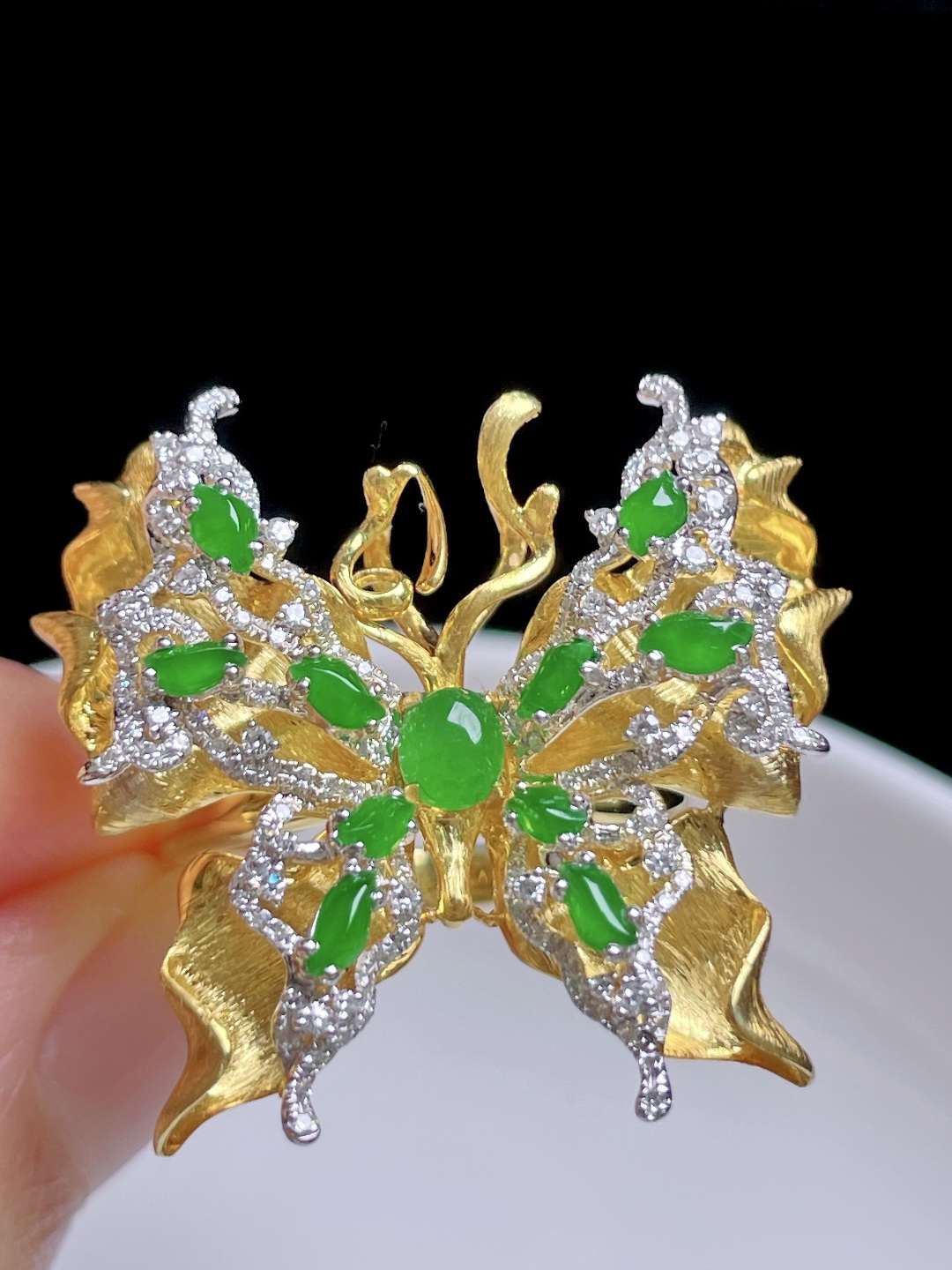 ️ 蝴蝶戒指+胸针 两用款 设计款，色泽鲜艳，18k金镶嵌 整体：26.6/29.2/10.5