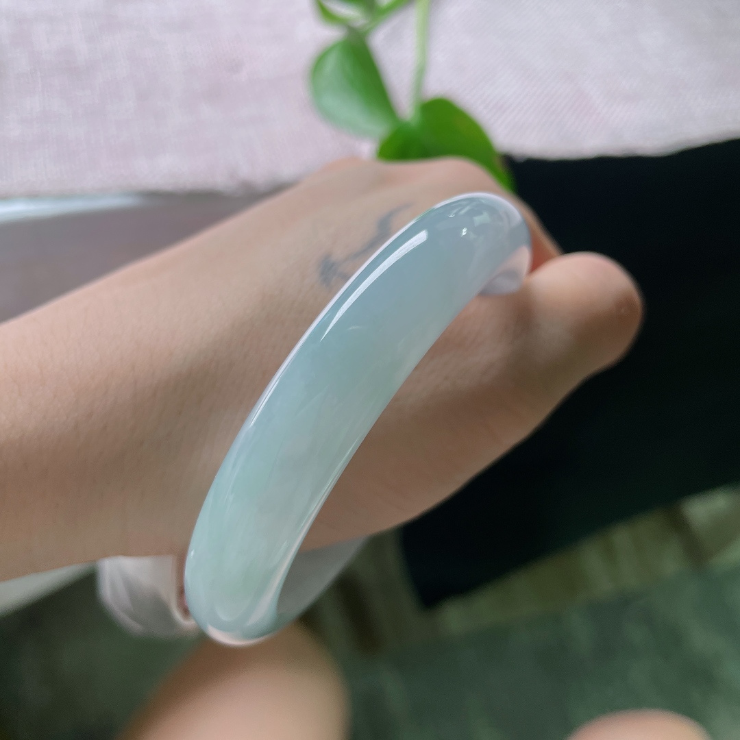 57.8/12/7.8，蓝底正圈，水润，细腻，沉稳冷静，海蓝之谜，一点皮纹，ss56121a