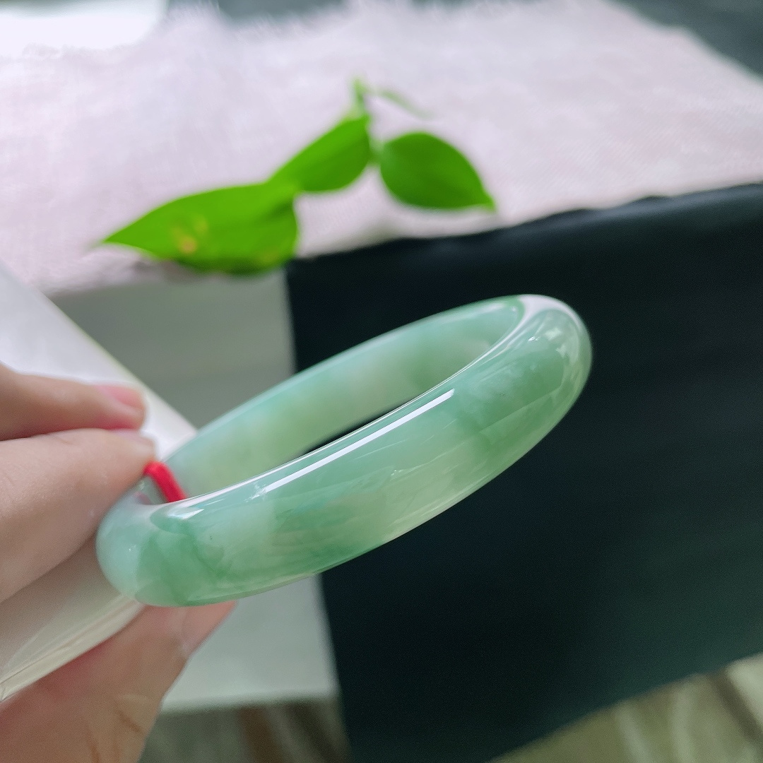 56.9/12/8.0，绿底正圈，皮纹，似山间幽潭，沉静治愈心生安然。ss56470a