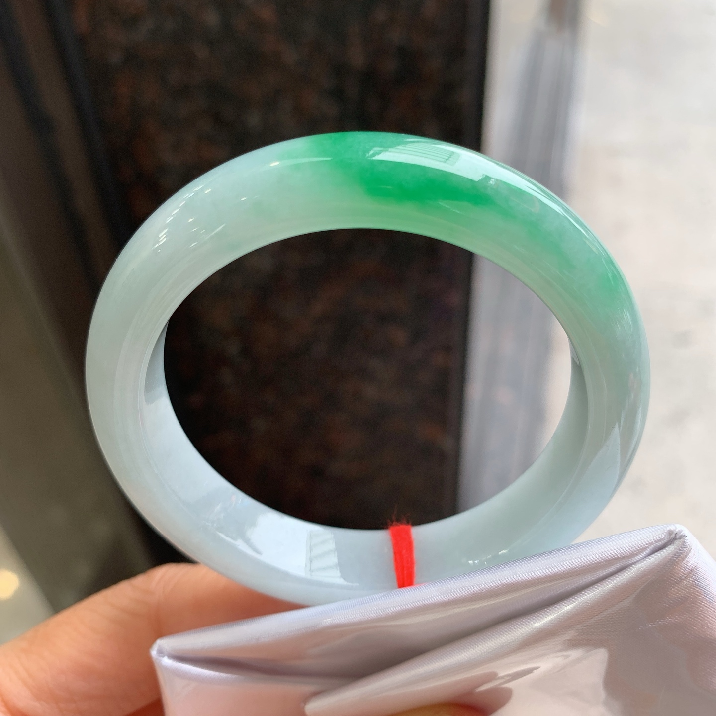 正圈飘绿 微细纹 尺寸：54/12.3/8.5 细腻