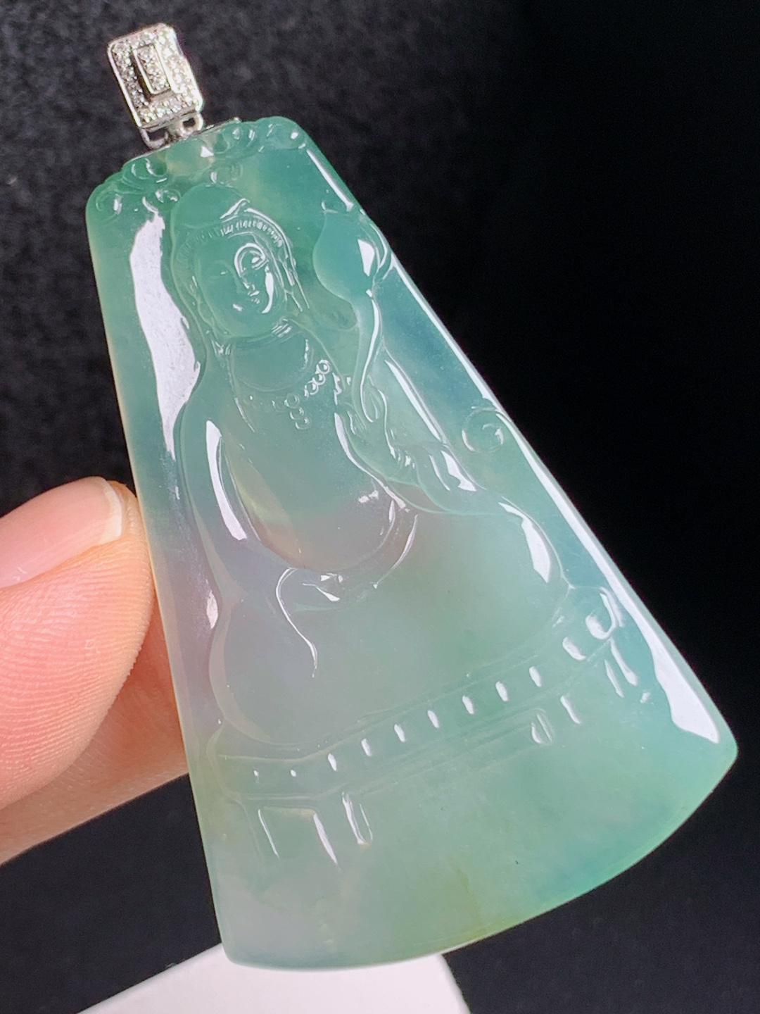 ️ 晴水观音，玉质通透胶感十足，雕工端庄大气，温润雅致 裸石53.1-32.7-5.5 整体60.9 43